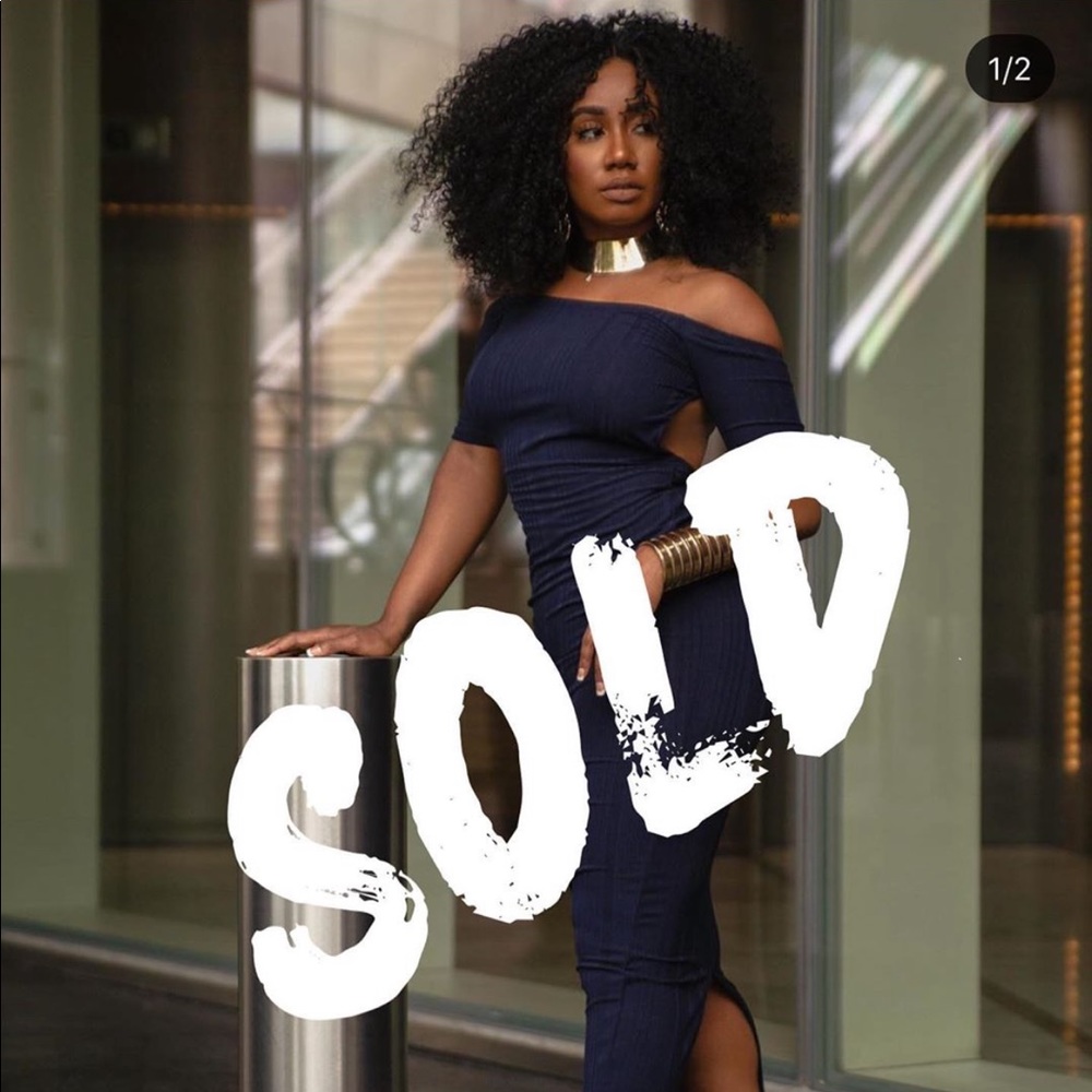 𝐏𝐫𝐢𝐯𝐞𝐞 𝐋𝐚𝐛𝐞𝐥  Navy blue backless dress